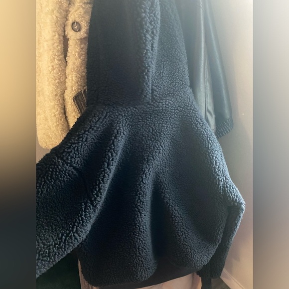 Fabletics Crop Sherpa Teddy Jacket - Picture 5 of 5